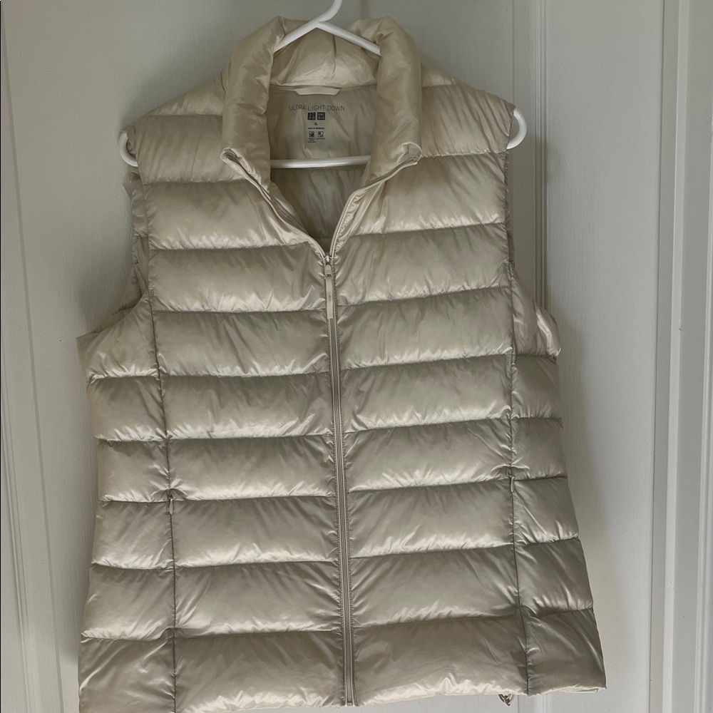 Uniqlo Women's Quilted Puffer Vest in Cream